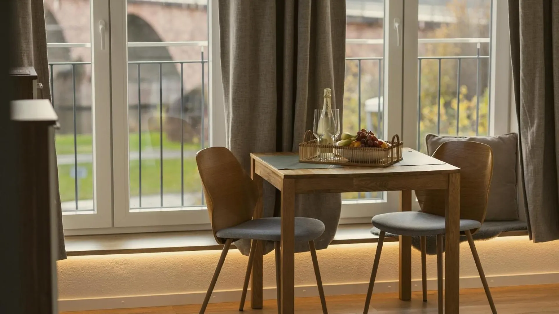 Mainterrasse Boardinghouse Am Fluss Klimatisierte Apartments Mit 80Qm Terrasse Miltenberg