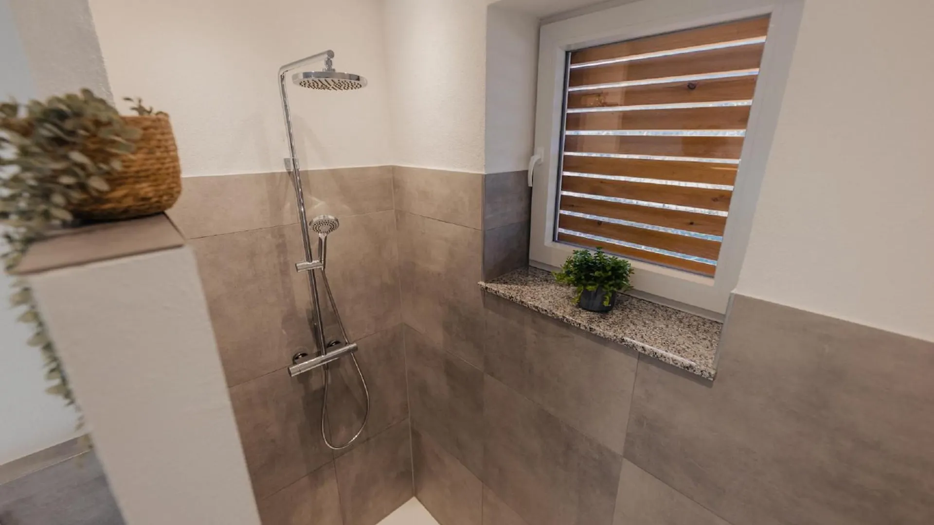Mainterrasse Boardinghouse Am Fluss Klimatisierte Apartments Mit 80Qm Terrasse Miltenberg 0*,